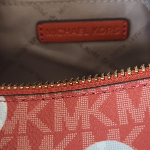 Michael Kors Polka Dot Med Travel Bag NWT - Picture 10 of 16